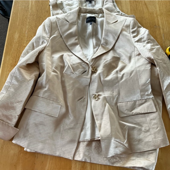 Rena Lange Cream blazer and dress set - Picture 8 of 10